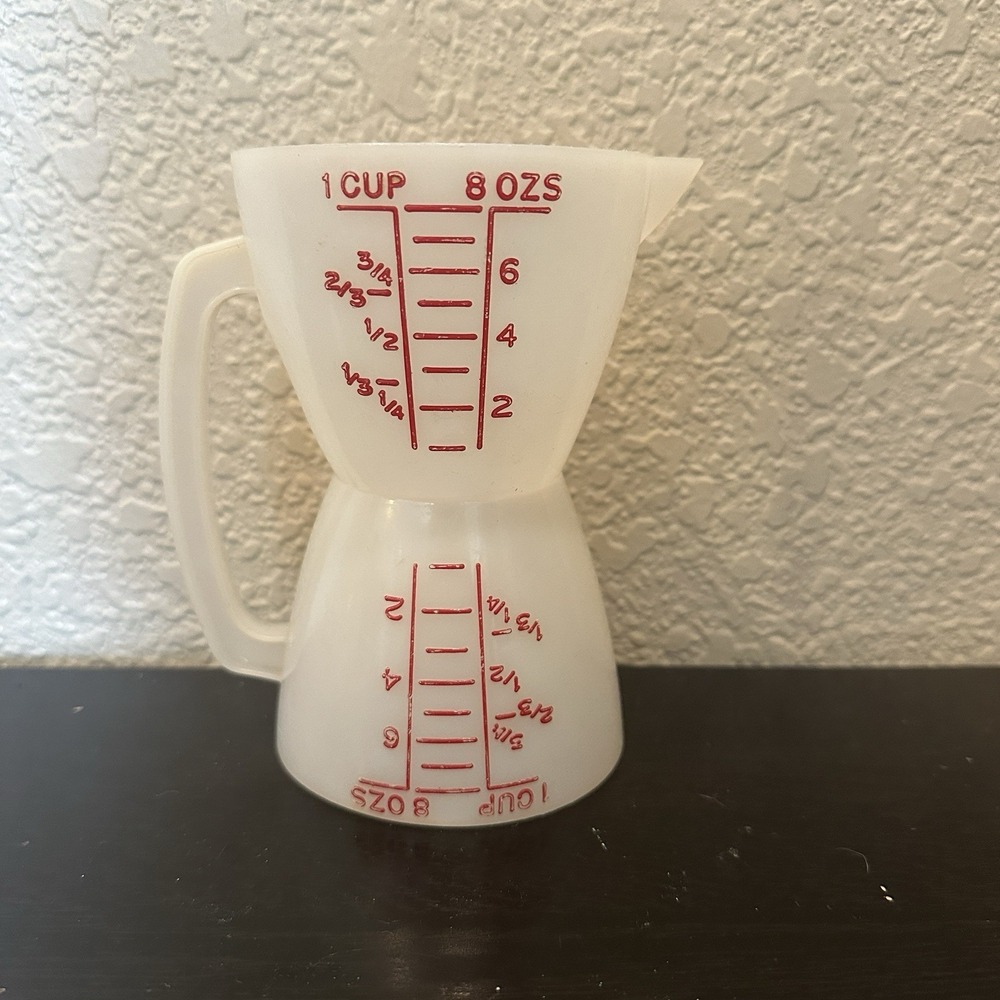 Tupperware Measuring Cup Hourglass Double Wet Dry 8 oz 1 cup Vintage Red Letter